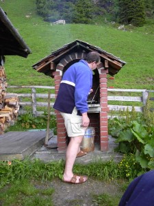 Unser Wirt beim Grillen